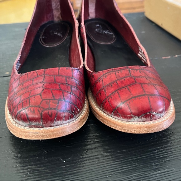 Freebird Maribel Red Crocodile Pattern Women's Shoes - Picture 11 of 16